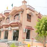 Hotel Aashish Resort