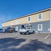 Golf Course View: Centrally Located Condo in Erie