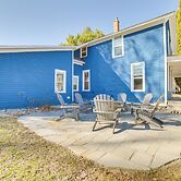 Suttons Bay Home In Town - 2 Blocks to Beach!