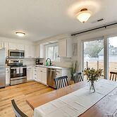 Pet-friendly Vancouver Retreat w/ Home Gym & Grill