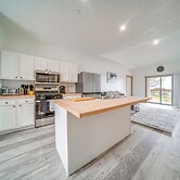 4 Mi to Lake Erie Access: Condo on the Greens