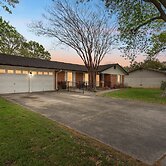 Comfy Home W/ Great Accessibility 3 Bedroom Home by RedAwning