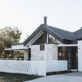The Loft at Maple Cottages, Berry - by Linnaeus Collection