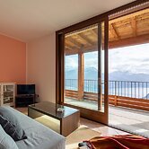 Willow Apartment With Lakeview by Wonderful Italy