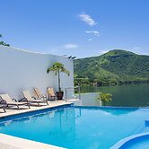 Casa Blanca Laguna by Casa Naiyari