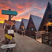 Wrong Way River Lodge & Cabins