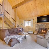 Woodsy Lake Arrowhead Cabin w/ Fire Pit Table