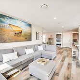 Bright Kitty Hawk Home w/ Hot Tub, Walk to Beach!