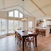 East Aurora Home ~ 18 Mi to Downtown Buffalo!