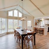 East Aurora Home ~ 18 Mi to Downtown Buffalo!