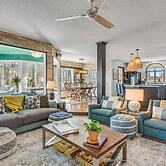 Bright Airy Waterfront Home Dog Friendly