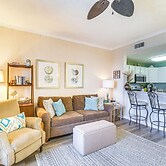 Gulf Shores Condo w/ Balcony: 2 Mi to Fort Morgan!
