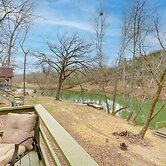 Cozy Riverfront Cabin ~ 2 Mi to Main Street Hardy