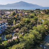 Oasis Hotel