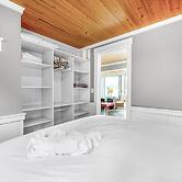 Lakeside Serenity Retreat 10