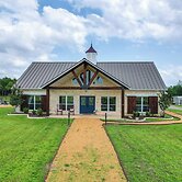 Farm Retreat w/ Furnished Patio: 12 Mi to Mckinney