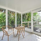 Modern Naples Duplex Home ~ 7 Mi to Beach!