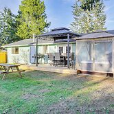 Charming Arlington Home w/ Hot Tub & Fenced Yard!