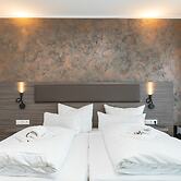 Central Hotel & Lounge Adult Only