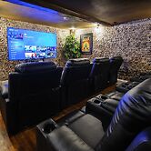 Luxury 2 Bed Manor House Hot Tub Cinema Room Skytv