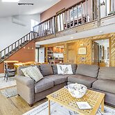 East Hampton Home w/ Hot Tub & Seasonal Pool!