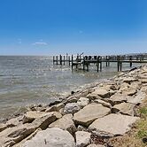 Bayfront Maryland Retreat w/ Deck, Near Beaches!