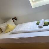 Room in Guest Room - Single Room With Shared Bathroom and Kitchen