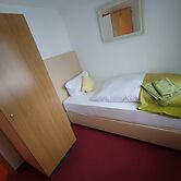 Room in Guest Room - Single Room With Shared Bathroom and Kitchen