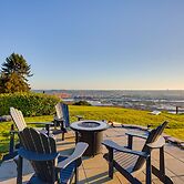 Charming Tacoma Apartment w/ Deck & Skyline Views!