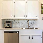 Stylish Home ~ 2 Mi to Jackson State & Belhaven!