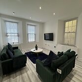 Gorgeous Spacious Apartment With Sea View