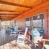 Cozy Family Cabin w/ Hot Tub - 10 Mi to App State!