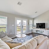 Near Beach Access: Galveston Home w/ Grill & Patio