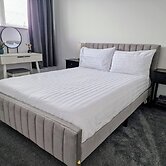 Modern And Spacious 3 Bedrooms Family House