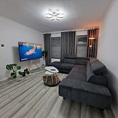 Modern And Spacious 3 Bedrooms Family House