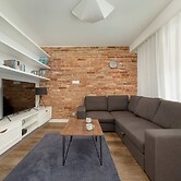 Modern Apartment Terrace by Renters