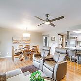 Deck & Golf Course Views: Munds Park Condo!