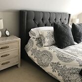 Beautiful Luxury Suite A Shorewood Home