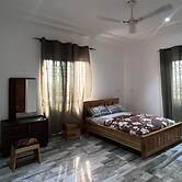 5 Bedroom House Sleeps 12 -balcony -hired Security