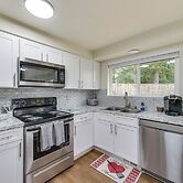 Olympia Home w/ Deck ~ 7 Mi to Amtrak Train!