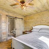 Cozy Mississippi Cabin w/ Covered Porch & Grill!