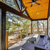 Fire Pit + Grill: Lakeside Gun Barrel City Home!