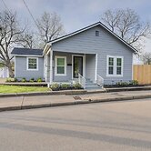1 Mi to Dtwn Waco! Lovely Home w/ Fire Pit Table