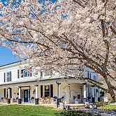 Luxe Virginia Historical Estate w/ Charcoal Grill!