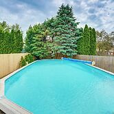 Sterling Heights Getaway w/ Fire Pit!