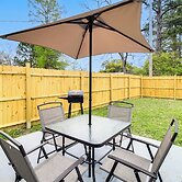 Inviting Savannah Home w/ Yard: 3 Mi to Downtown!