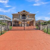 Charming 2 Story Retreat 2 Bedroom Home by RedAwning