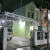 OYO 93861 Adinda Guest House Syariah