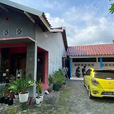 SPOT ON 93832 Lies Kostel Syariah