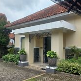 Capital O 93872 Natura Guest House Syariah Near alun alun kota purwoke